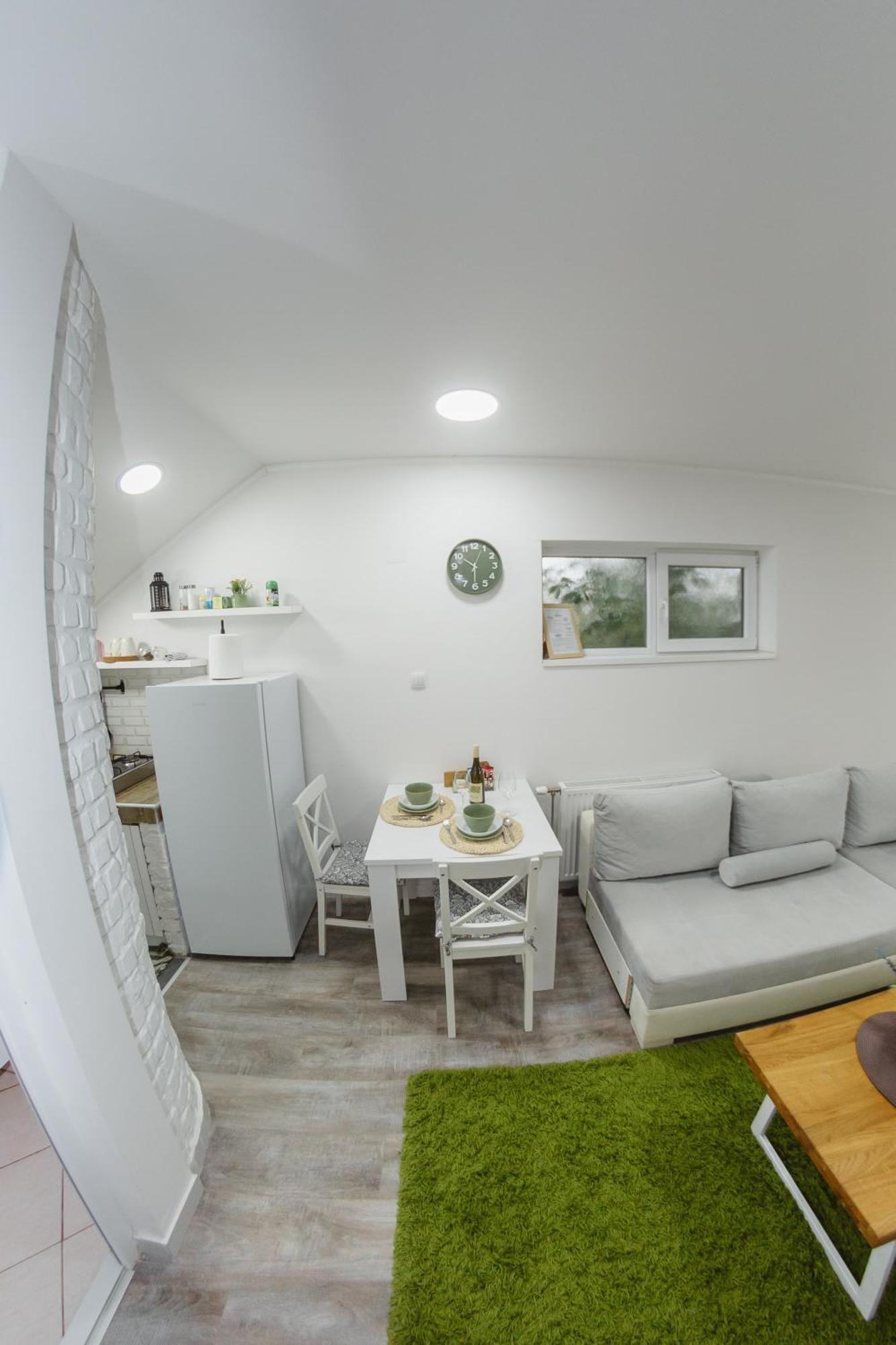 Guest House Lila 松博尔 外观 照片